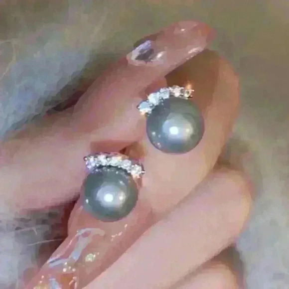 Grey Natural Pearl & Crystal Stud Earrings - Picture 3 of 4